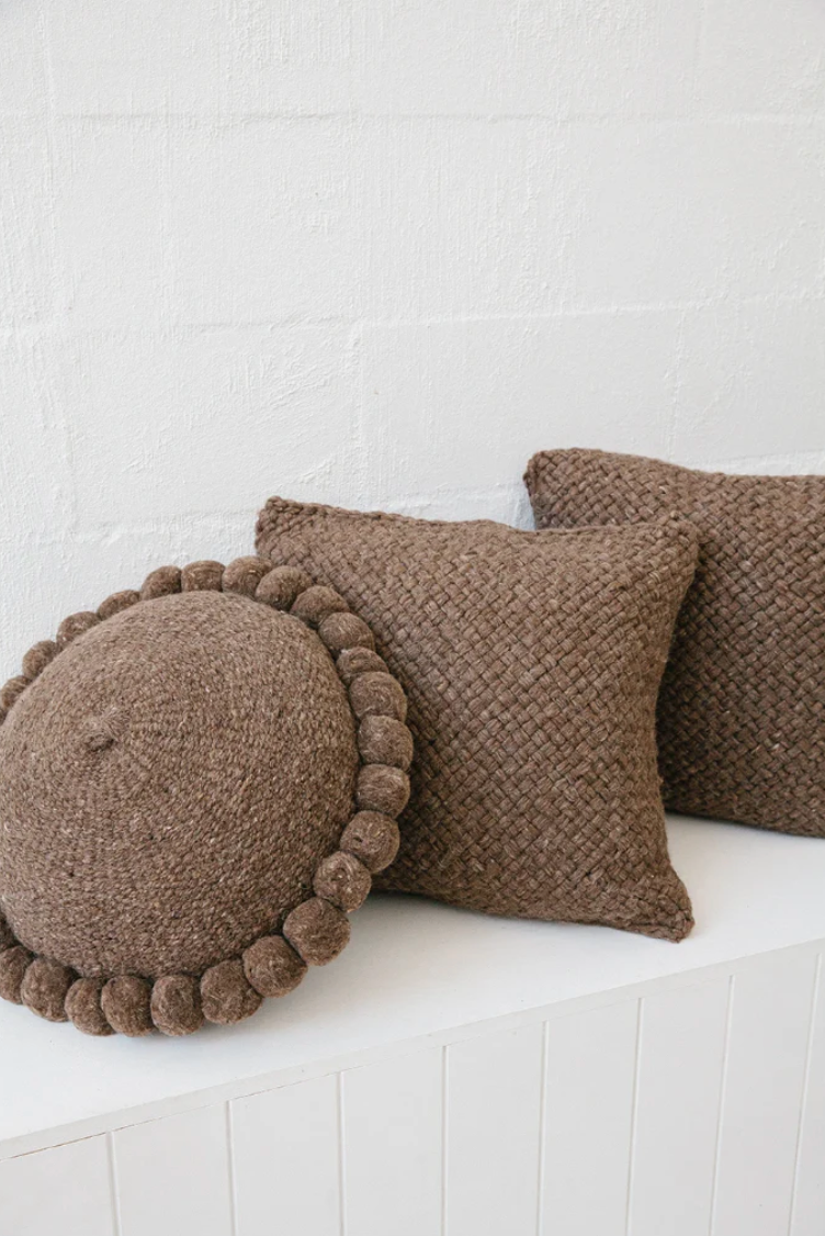 Almohadón Clásico Pom Pom Grande | Walnut