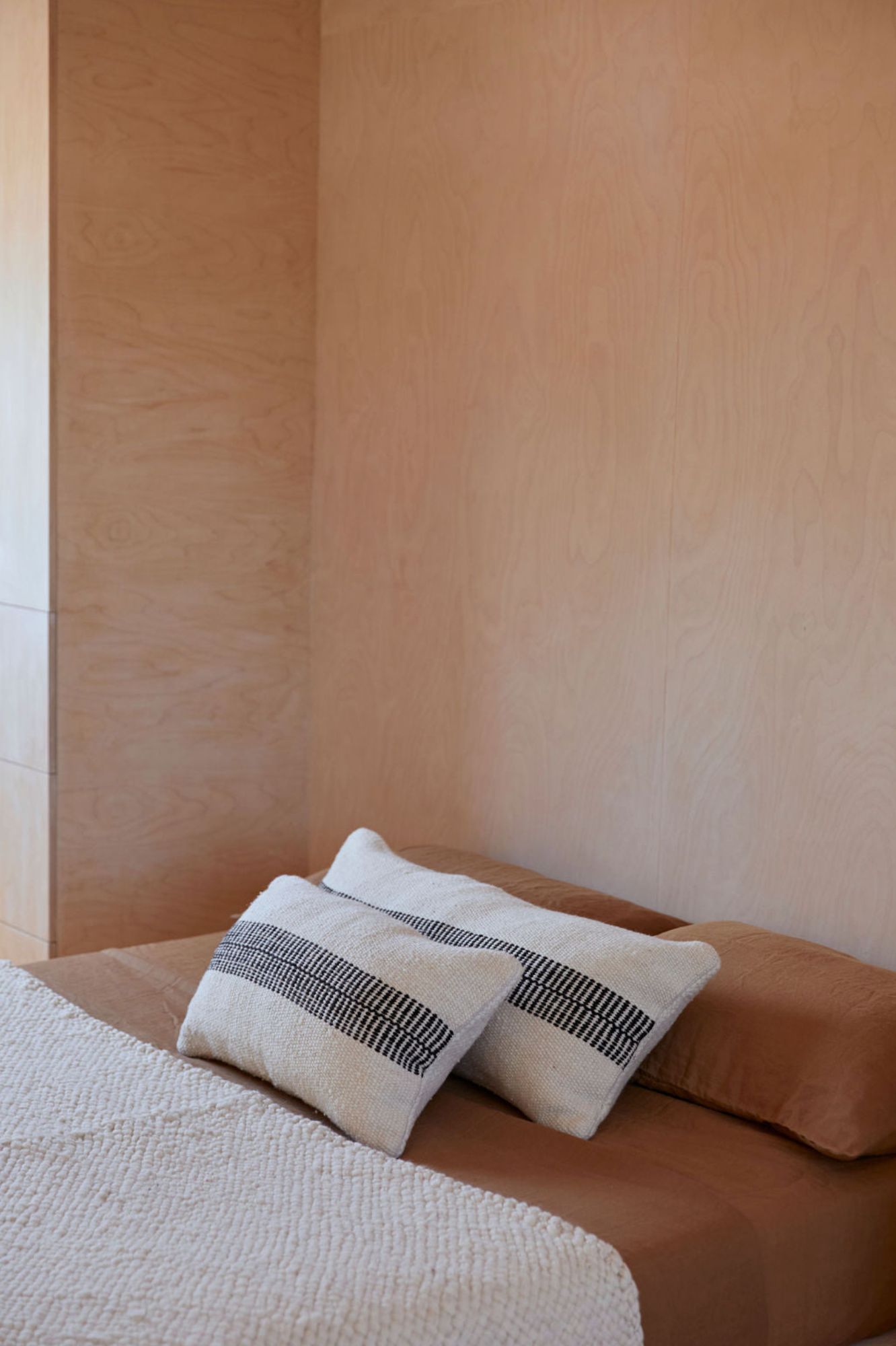 Almohadón Rosana Lumbar | Natural & Black