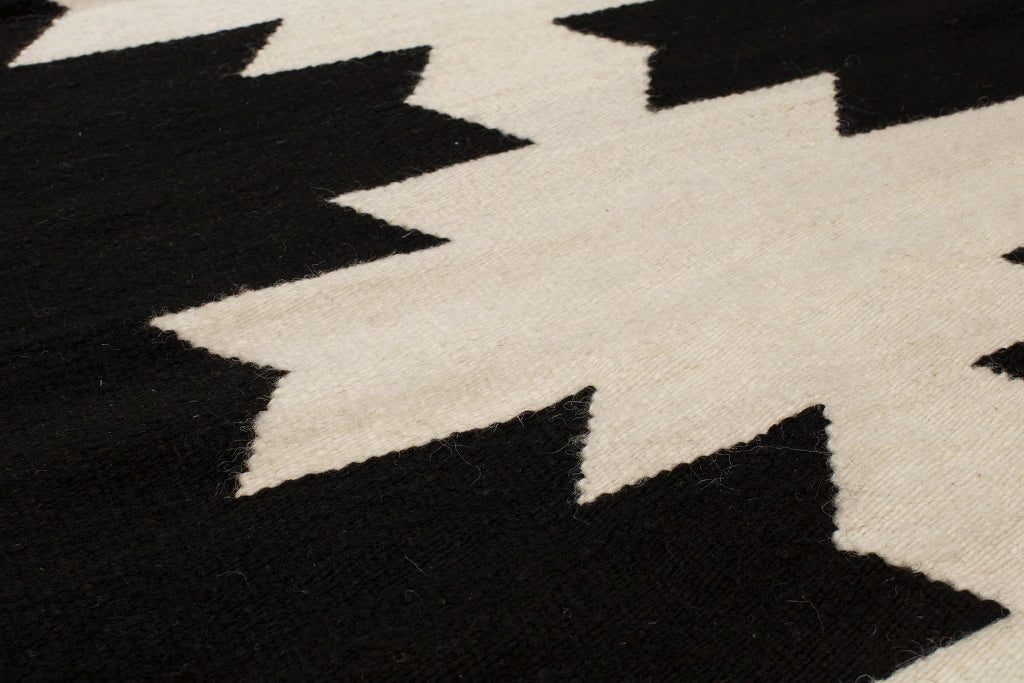 Elvira Pasillo | Black & Natural