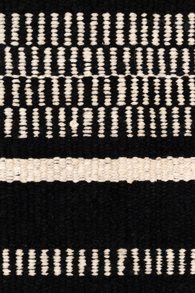 Romina Pasillo | Black & Natural
