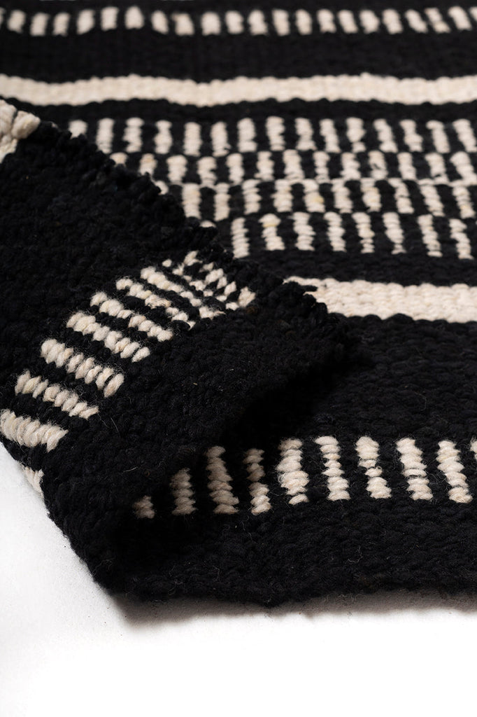 Romina Pasillo | Black & Natural