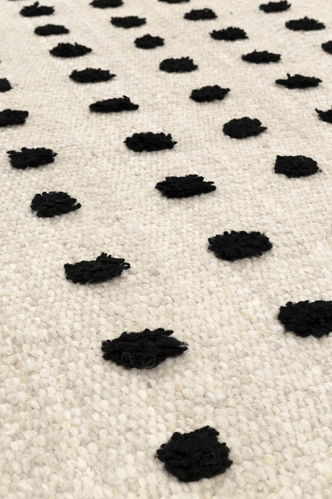 Cristina Pasillo | Natural & Black