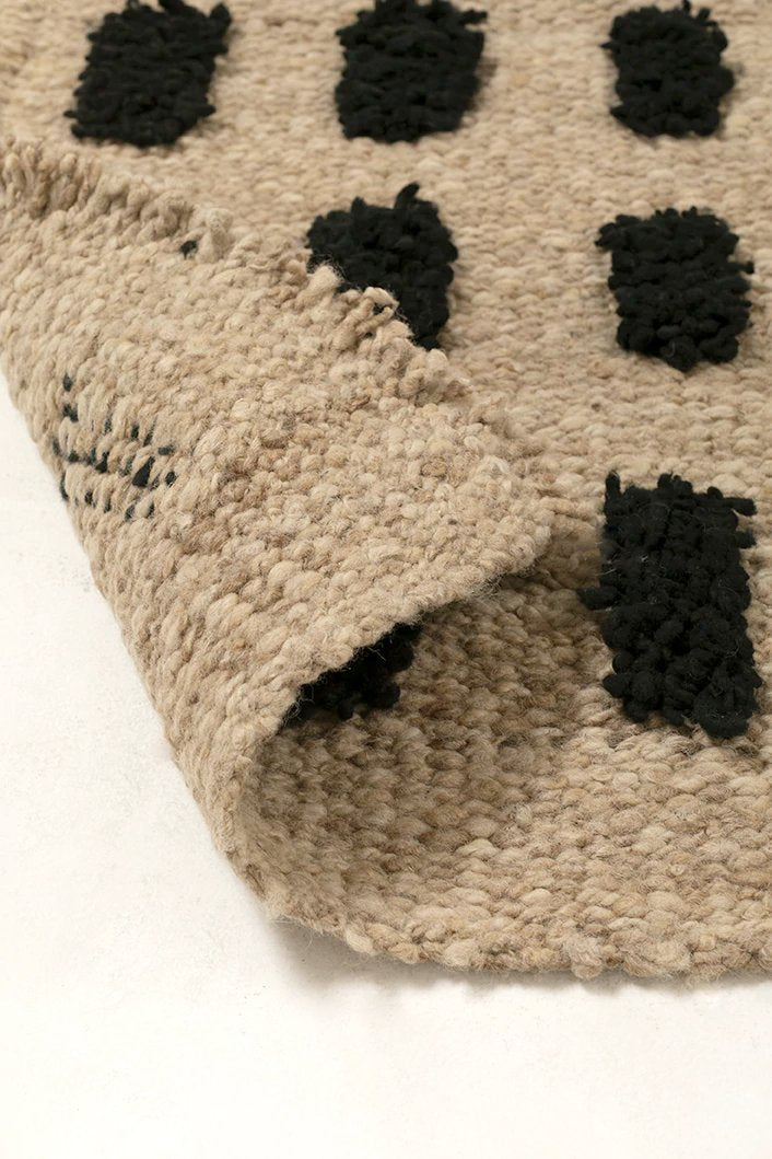 Esther | Arena & Negro