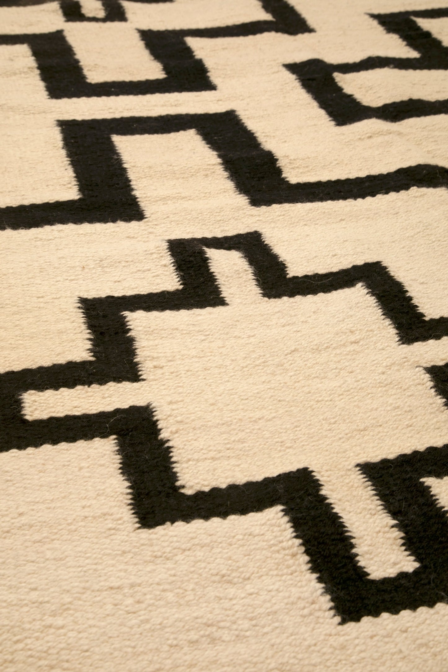 Yolanda | Beige & Negro