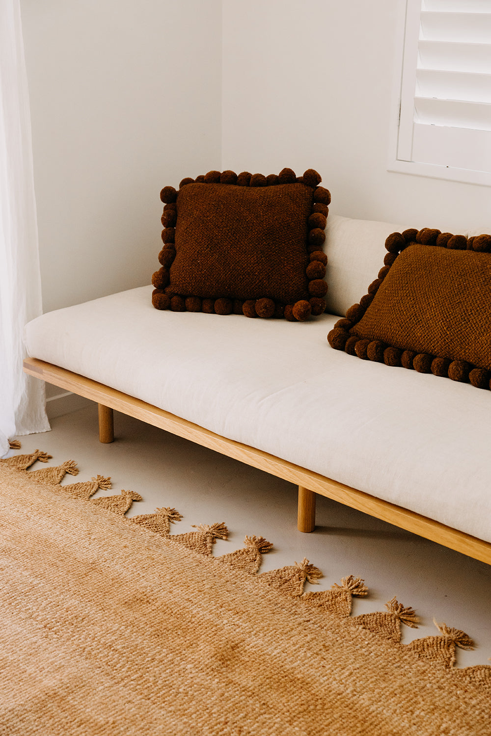 Almohadón Clásico Pom Pom Cuadrado | Rust