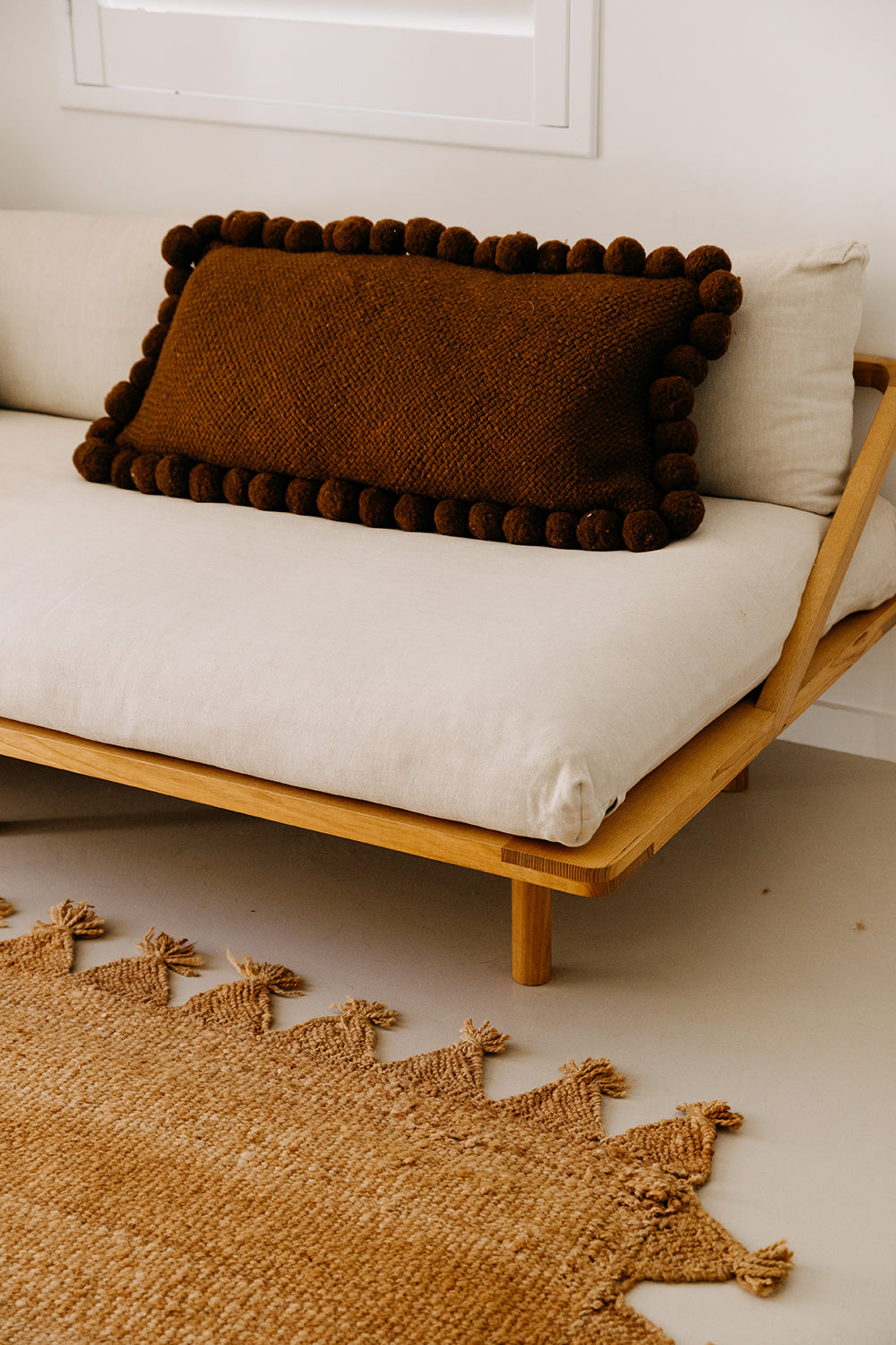 Almohadón Clásico Pom Pom Lumbar XL | Rust