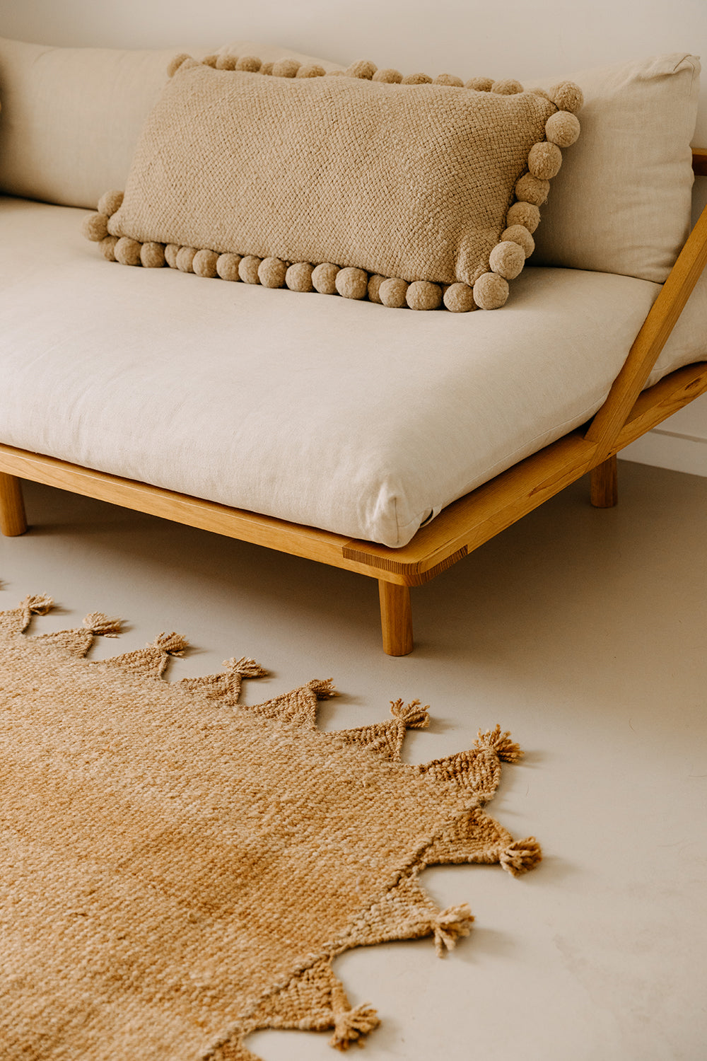 Almohadón Clásico Pom Pom Lumbar XL | Sand