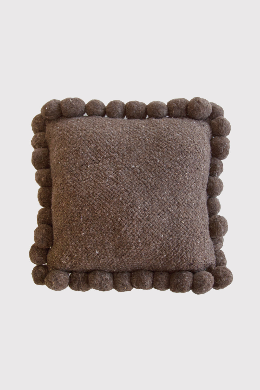 Almohadón Clásico Pom Pom Cuadrado | Walnut