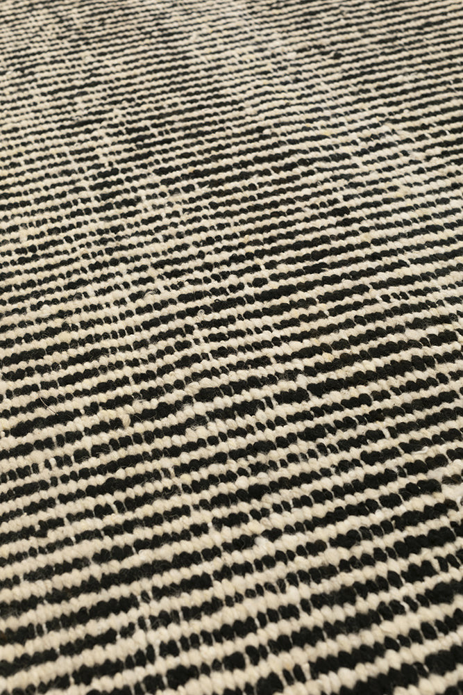 Selva Pasillo | Black & Natural