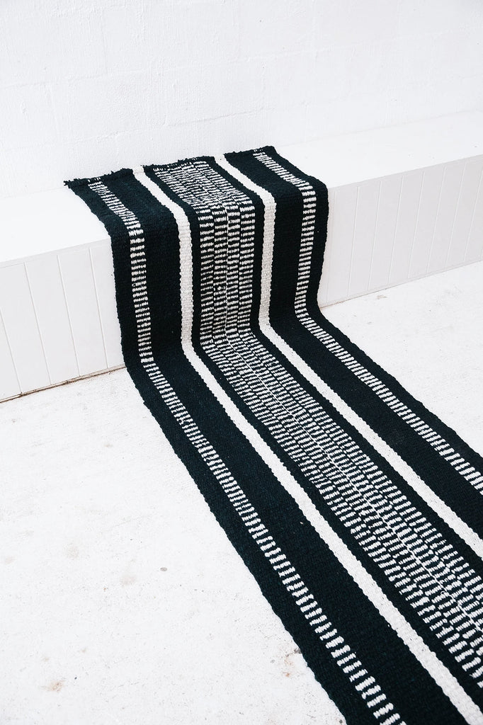 Romina Pasillo | Black & Natural