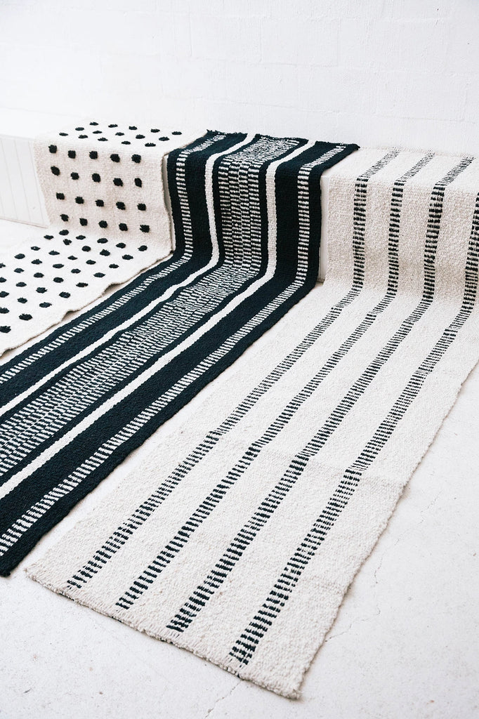 Romina Pasillo | Black & Natural