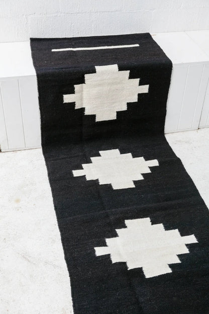 Carlota Pasillo | Black & Natural