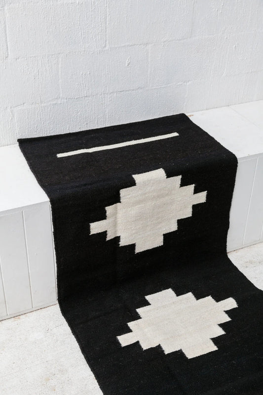 Carlota Pasillo | Black & Natural