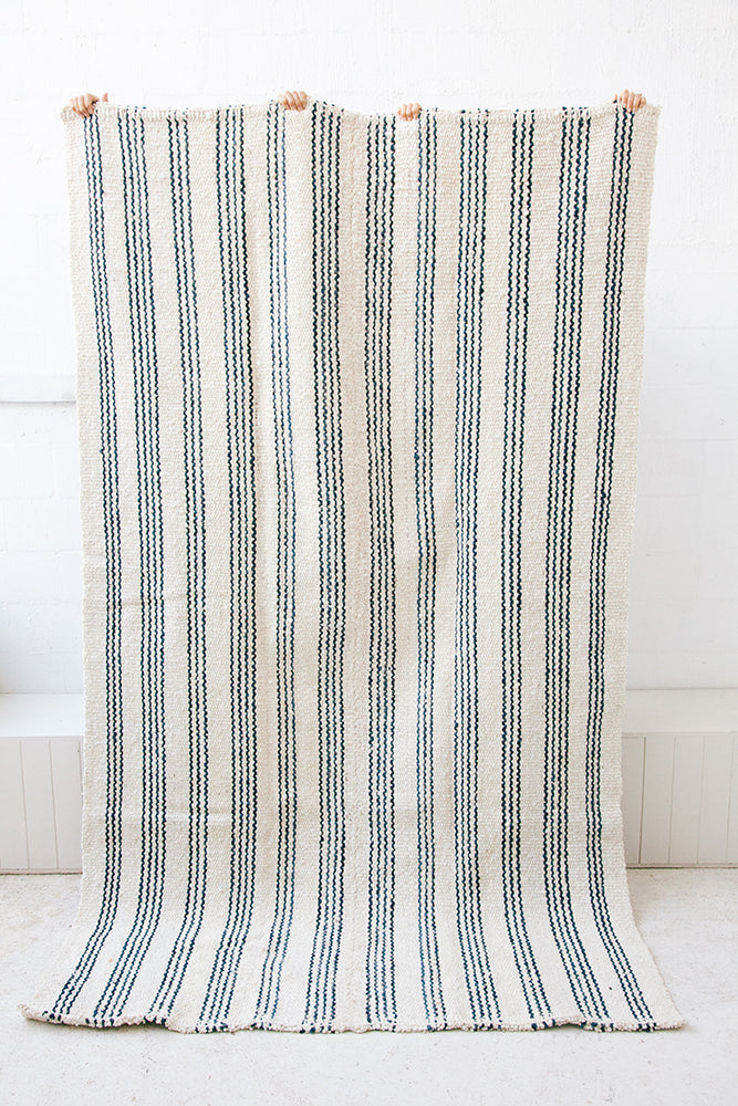 Abril | Natural & Azul Marino