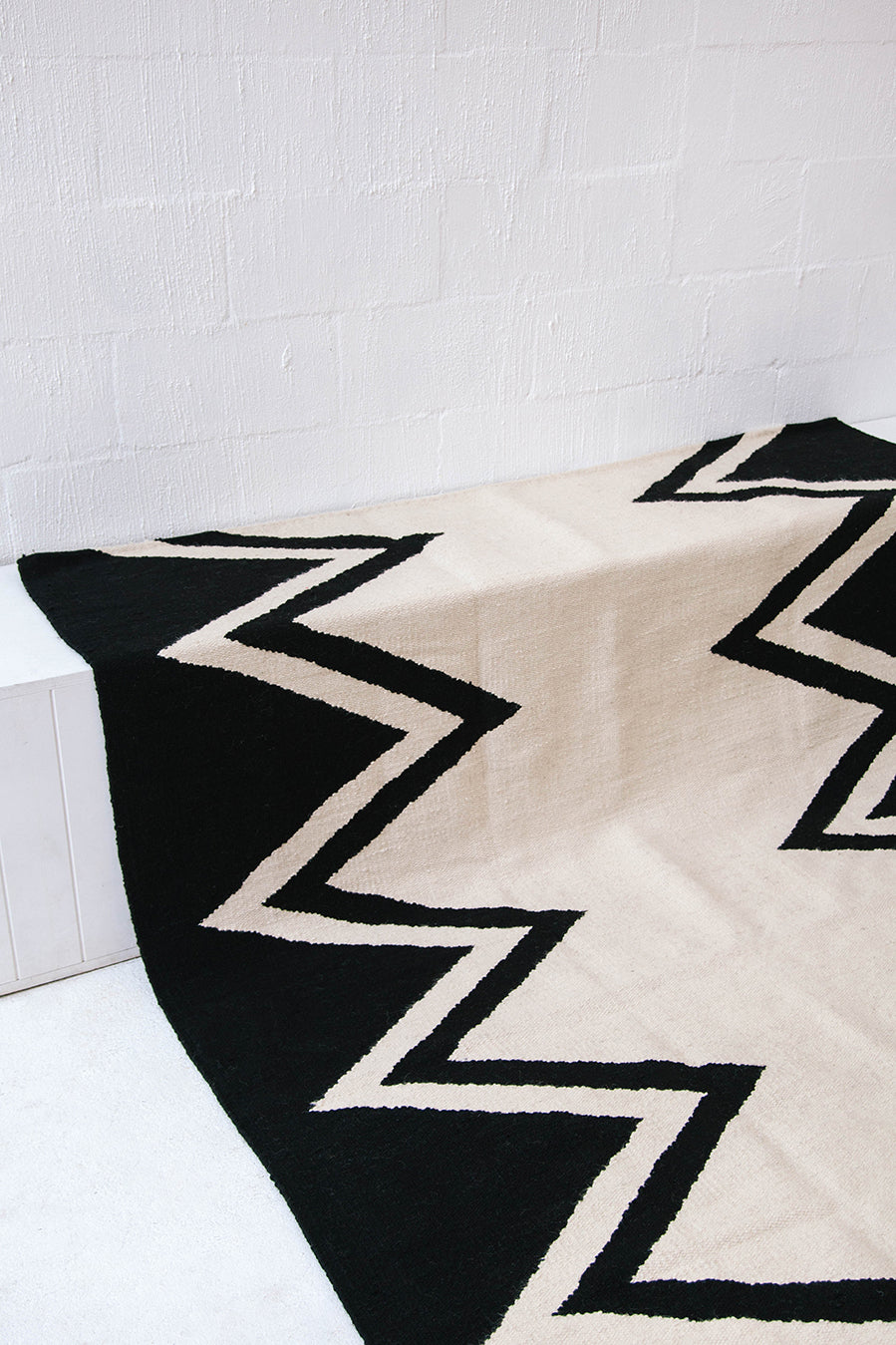 Estela | Black & Natural