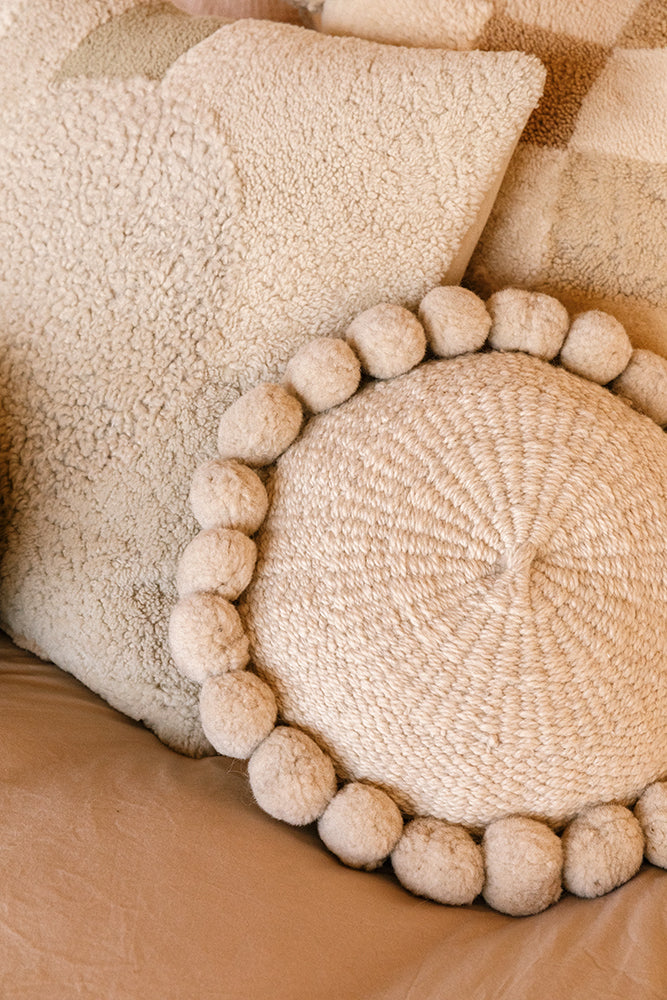 Almohadón Clásico Pom Pom Mediano | Natural