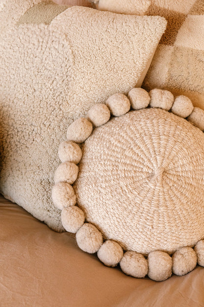 Almohadón Clásico Pom Pom Mediano | Natural