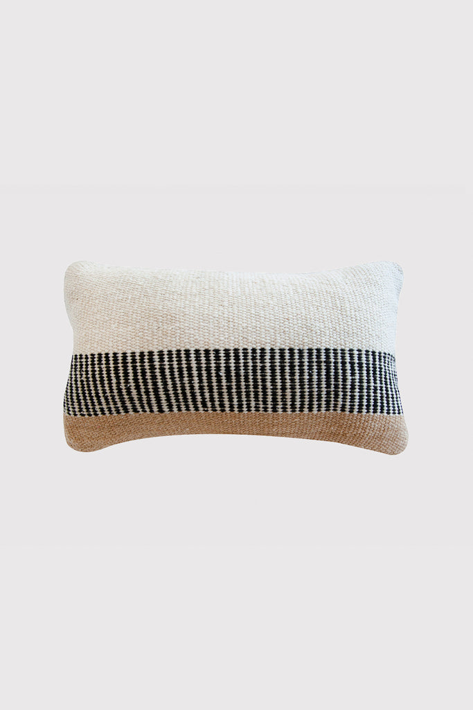 Almohadón Paloma Lumbar | Natural, Black & Sand