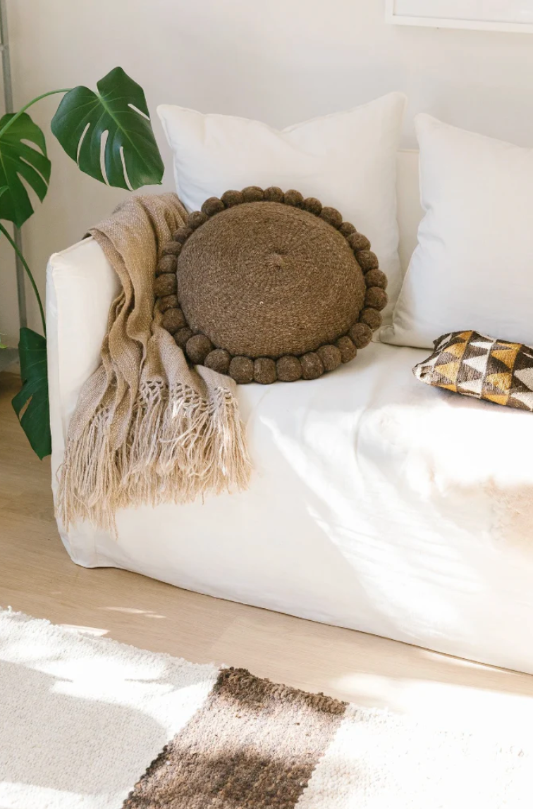 Almohadón Clásico Pom Pom Grande | Walnut