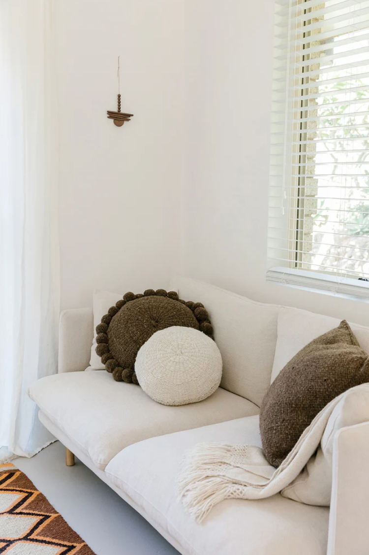 Almohadón Clásico Pom Pom Grande | Walnut