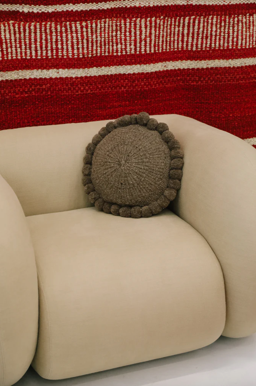 Almohadón Clásico Pom Pom Mediano | Walnut