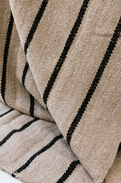 Tomasa | Arena & Negro