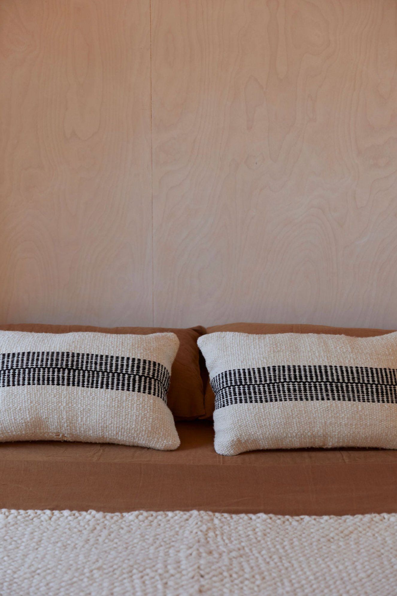 Almohadón Rosana Lumbar | Natural & Black