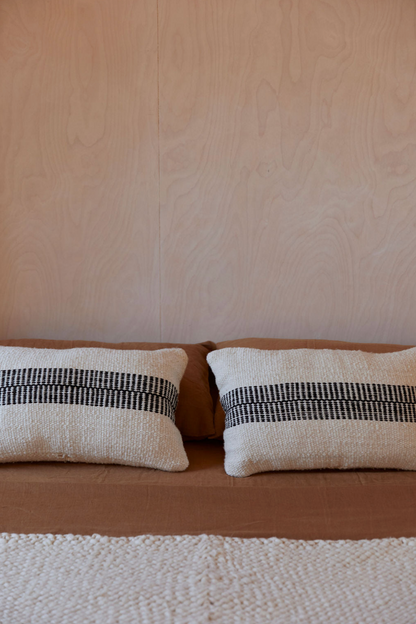 Almohadón Rosana Lumbar | Natural & Black