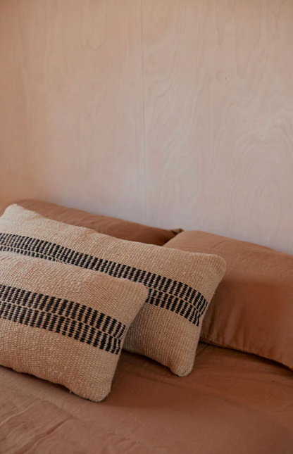 Almohadón Rosana Lumbar | Sand & Black