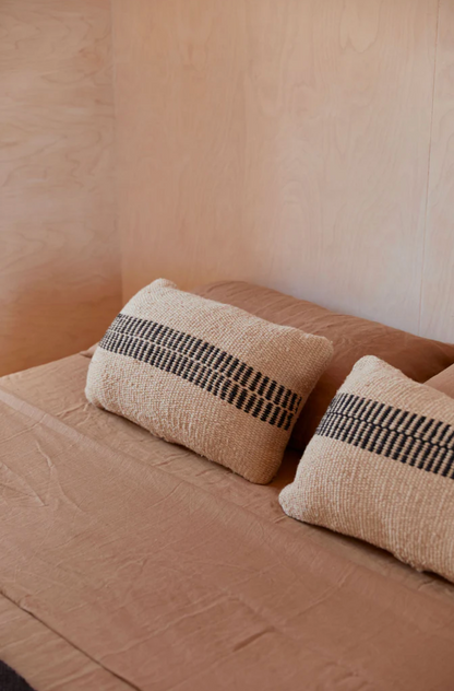 Almohadón Rosana Lumbar | Sand & Black