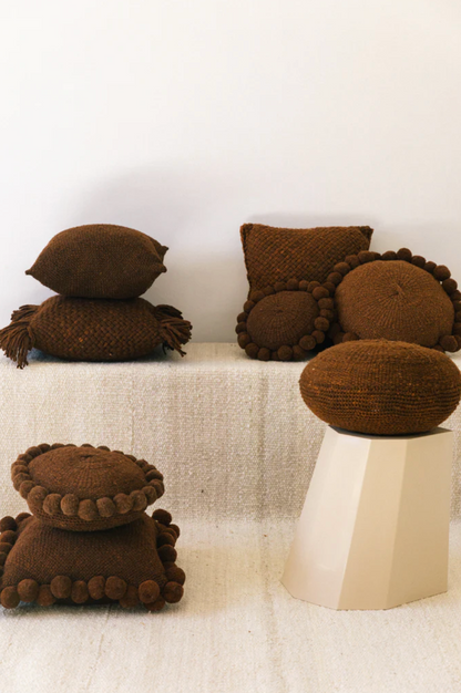 Almohadón Clásico Pom Pom Cuadrado | Rust