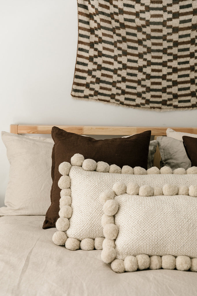 Almohadón Clásico Pom Pom Lumbar | Natural