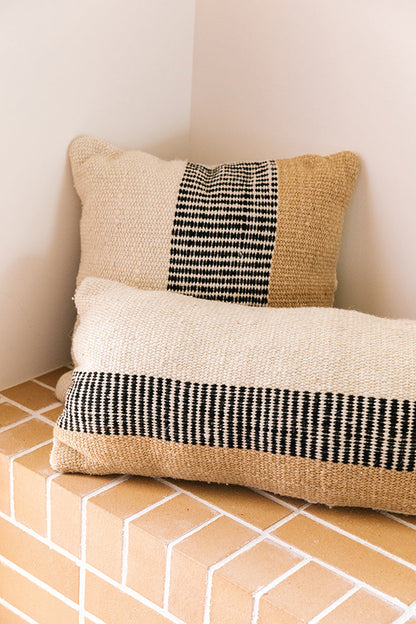 Almohadón Paloma Lumbar XL | Natural, Negro & Arena