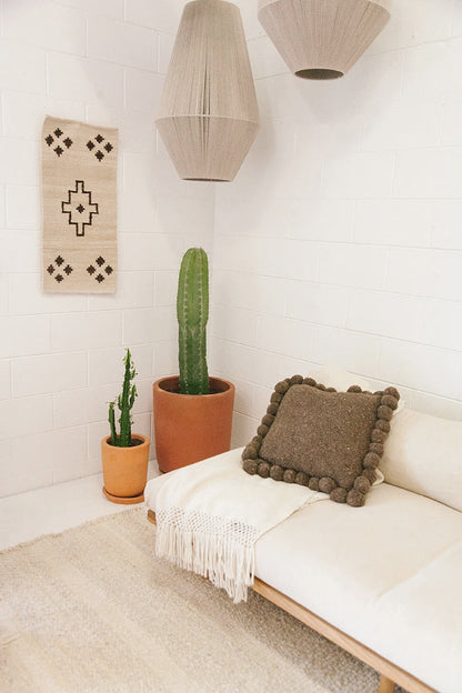 Almohadón Clásico Pom Pom Cuadrado | Walnut