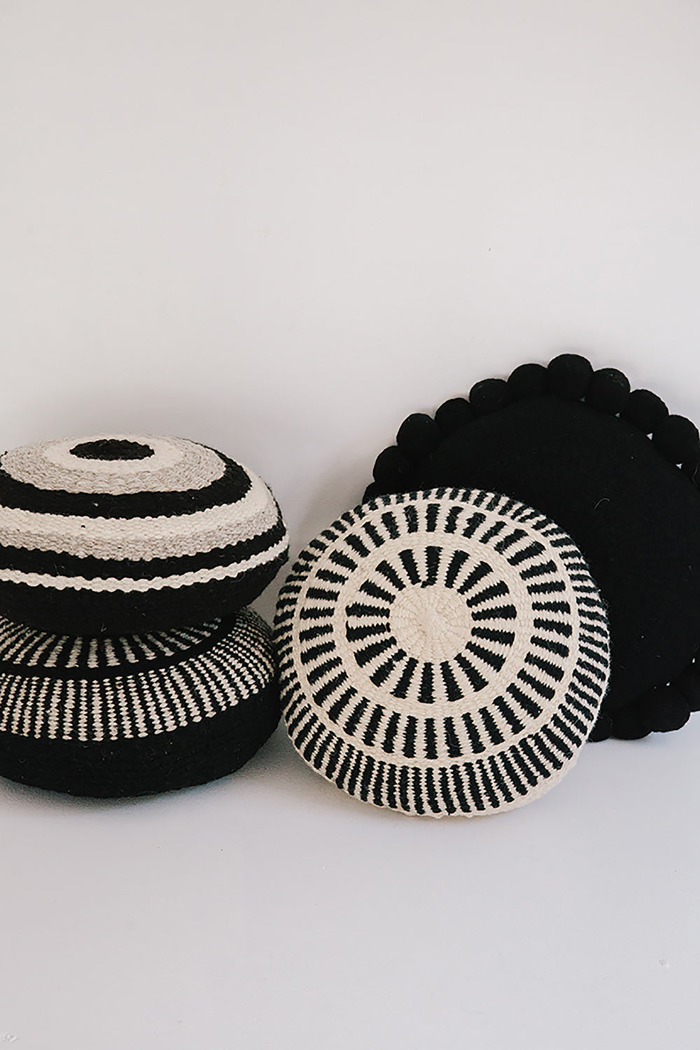 Almohadón Clásico Grande #1 | Negro