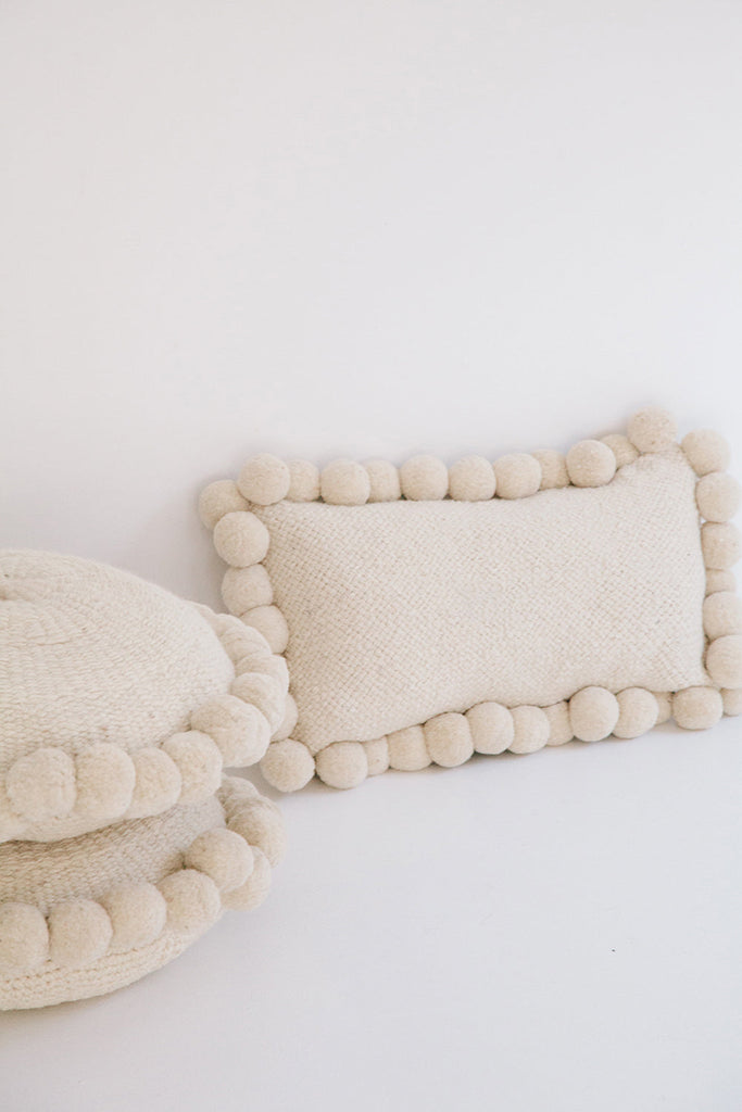 Almohadón Clásico Pom Pom Lumbar | Natural