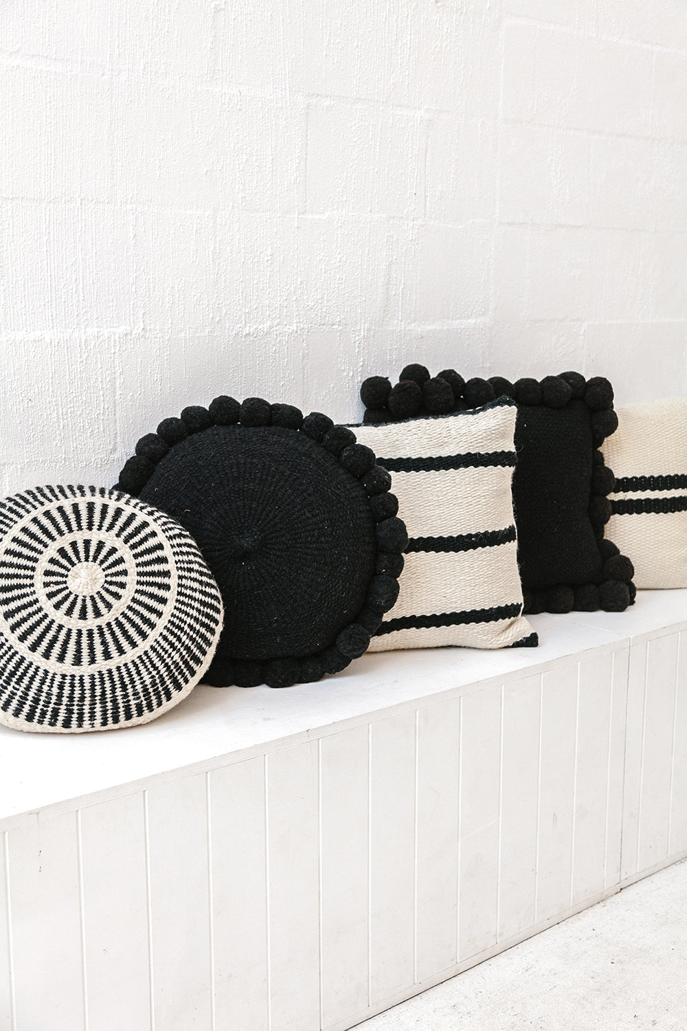 Almohadón Clásico Grande #1 | Negro