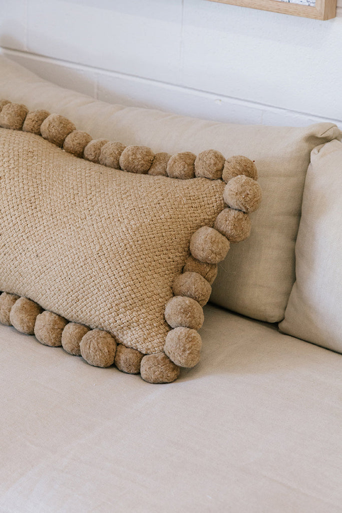 Almohadón Clásico Pom Pom Lumbar XL | Sand