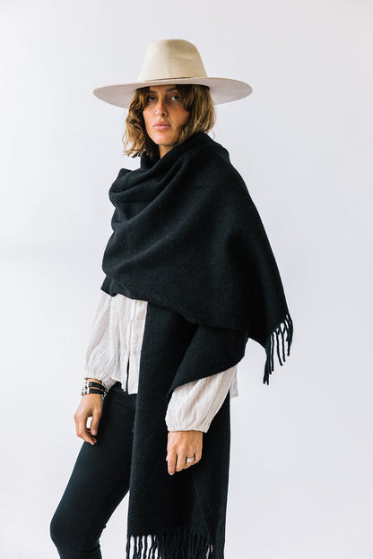 Pampa Oversized Scarf | Black