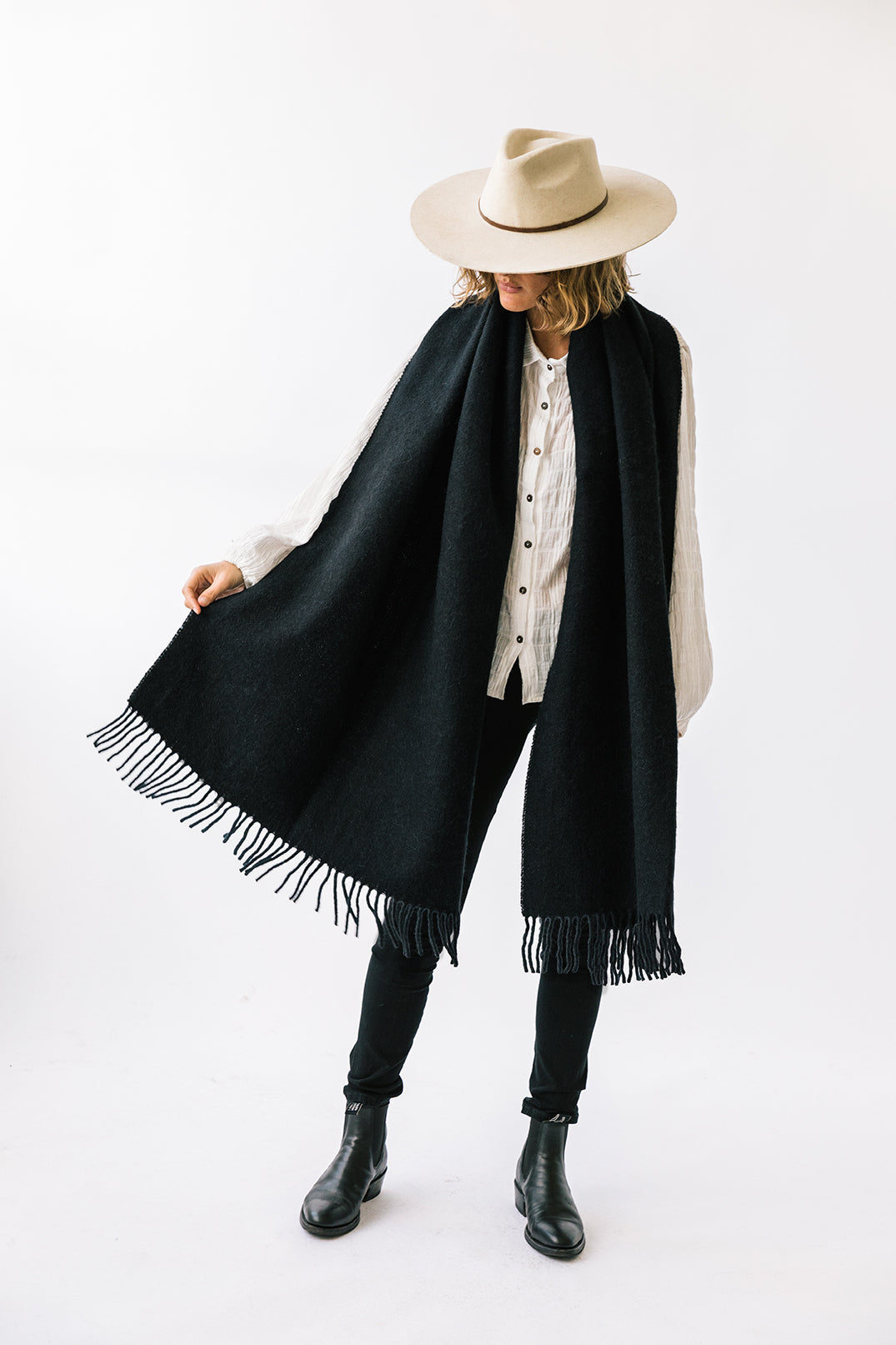 Pampa Oversized Scarf | Black