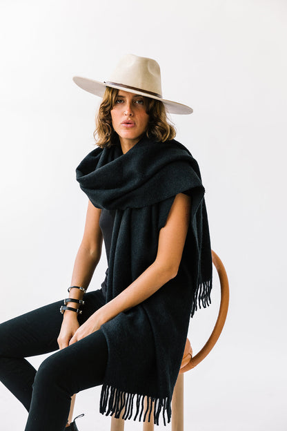 Pampa Oversized Scarf | Black