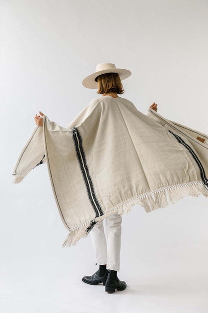 Pampa Andes Poncho | Black on white