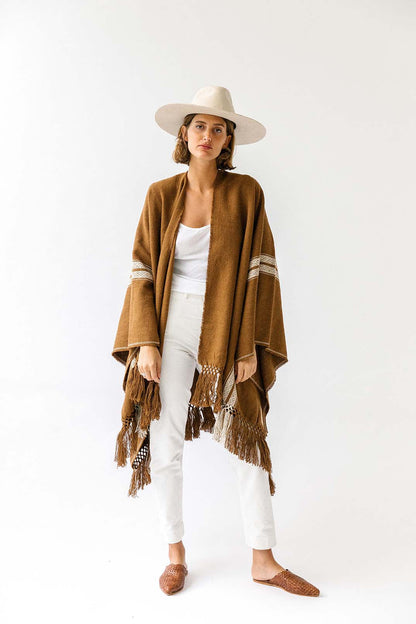 Pampa Andes Poncho | White on Tobacco