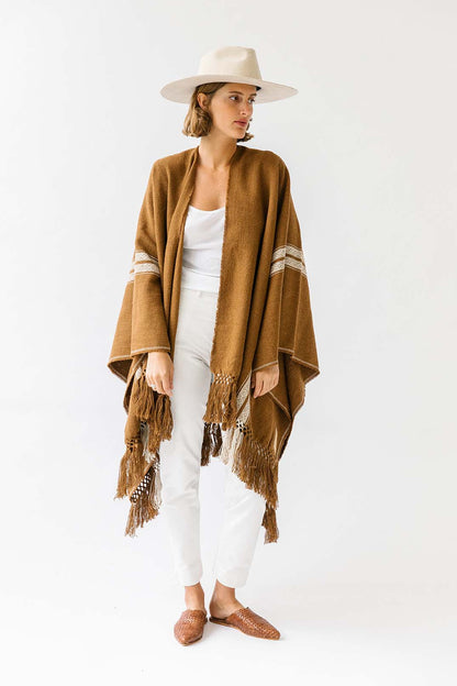 Pampa Andes Poncho | White on Tobacco