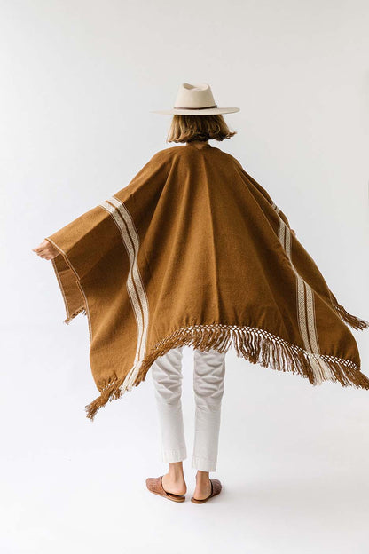 Pampa Andes Poncho | White on Tobacco