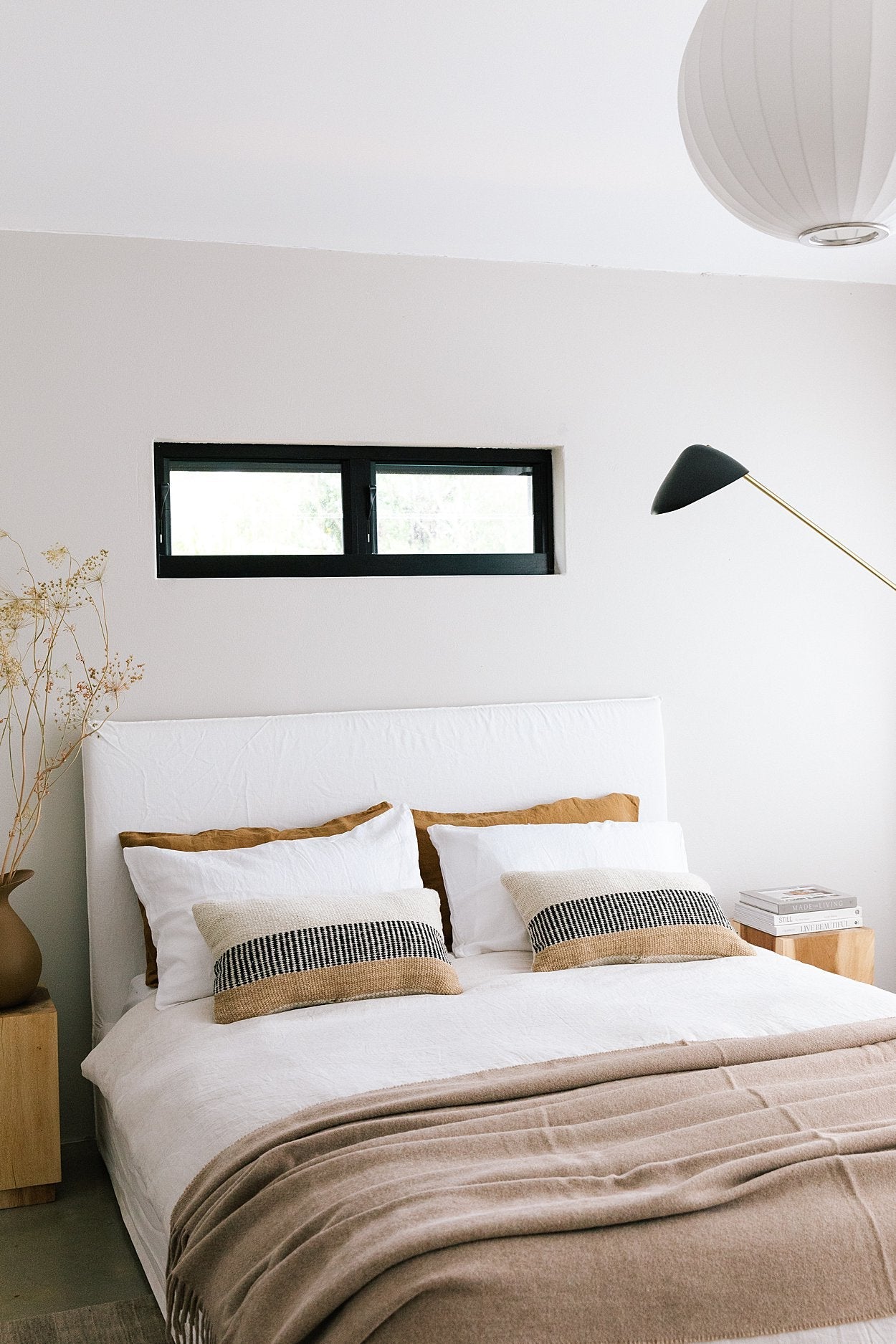 Almohadón Paloma Lumbar | Natural, Negro & Arena