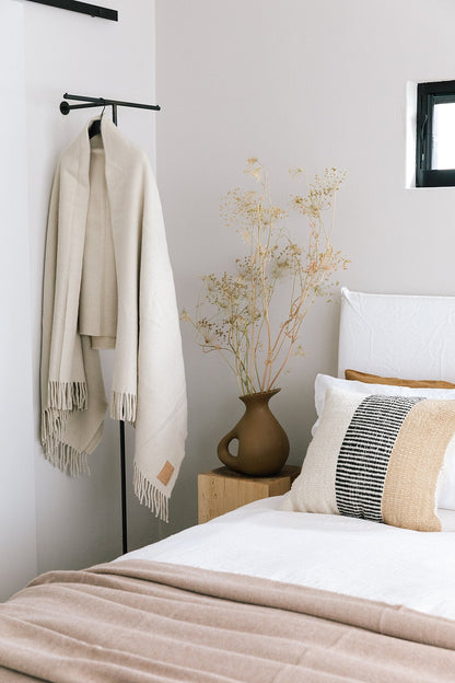 Almohadón Paloma | Natural, Negro & Arena