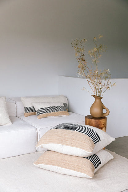 Almohadón Paloma Lumbar XL | Natural, Negro & Arena