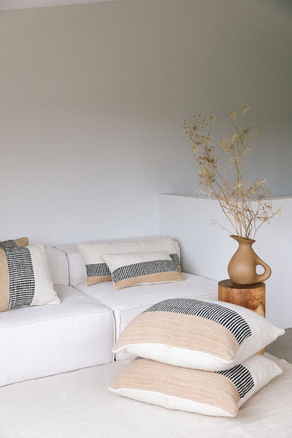 Almohadón Paloma Lumbar | Natural, Negro & Arena