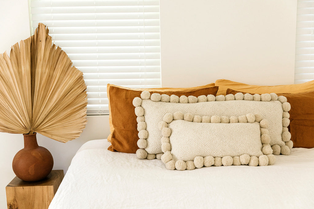Almohadón Clásico Pom Pom Lumbar XL | Natural